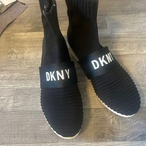 Size 10 knit material black Dkyn booties